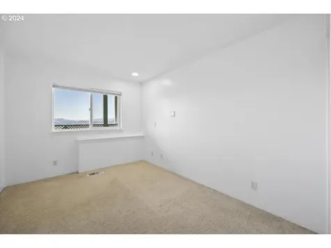 694 Moorea Drive Roseburg OR 97471