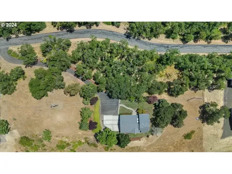 694 Moorea Drive Roseburg OR 97471