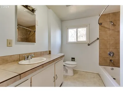 24983 Mccutcheon Avenue Veneta OR 97487