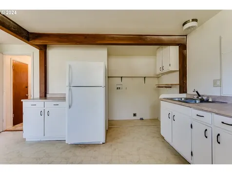 24983 Mccutcheon Avenue Veneta OR 97487