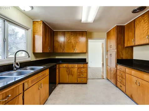 24983 Mccutcheon Avenue Veneta OR 97487