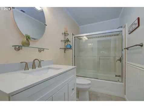 1214 Nw Lakeview Road Vancouver WA 98665