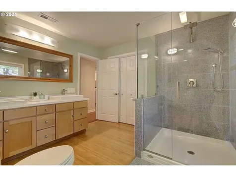 1214 Nw Lakeview Road Vancouver WA 98665