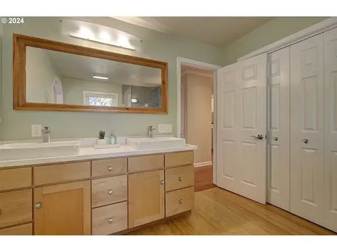 1214 Nw Lakeview Road Vancouver WA 98665