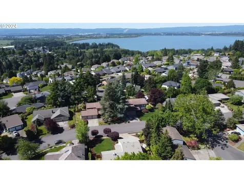 1214 Nw Lakeview Road Vancouver WA 98665
