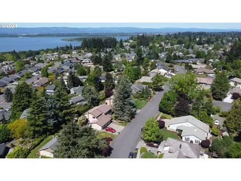 1214 Nw Lakeview Road Vancouver WA 98665