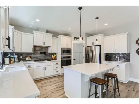 2291 SE 11th Avenue Canby OR 97013