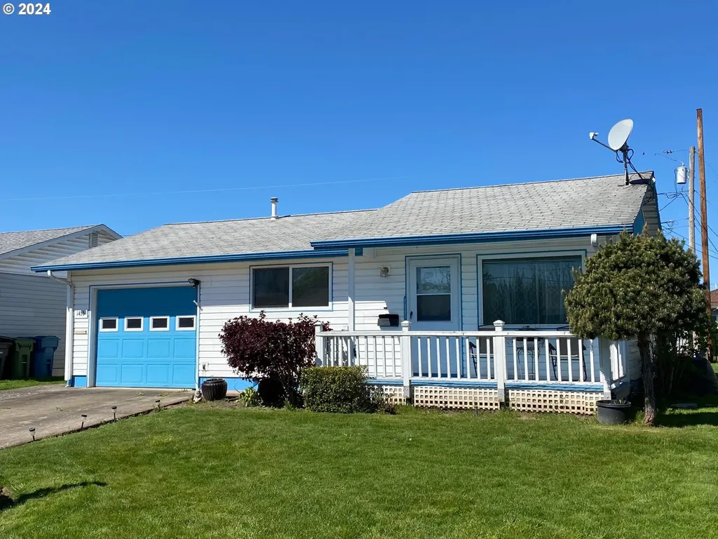 1455 Country Club Circle Woodburn OR 97071