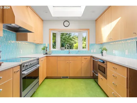 7937 SW Crestline Drive Portland OR 97219