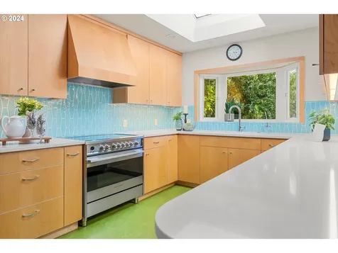 7937 SW Crestline Drive Portland OR 97219