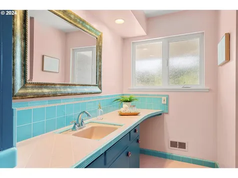 7937 SW Crestline Drive Portland OR 97219