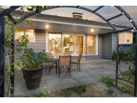 7937 SW Crestline Drive Portland OR 97219