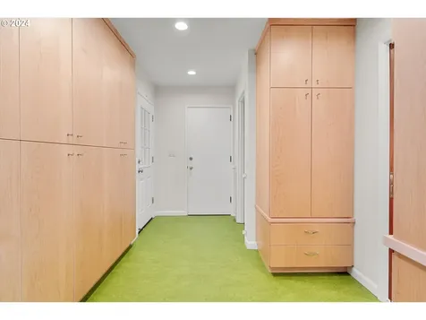 7937 SW Crestline Drive Portland OR 97219