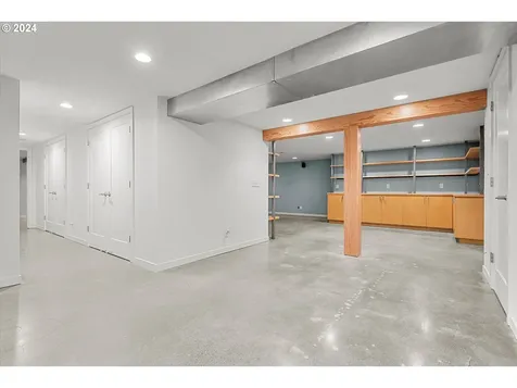 7937 SW Crestline Drive Portland OR 97219