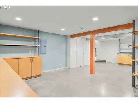 7937 SW Crestline Drive Portland OR 97219