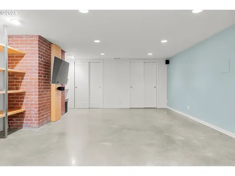 7937 SW Crestline Drive Portland OR 97219