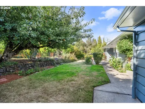 7937 SW Crestline Drive Portland OR 97219