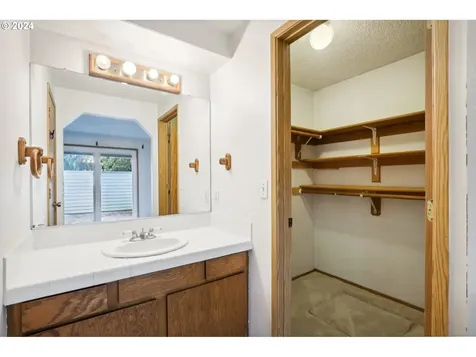 15705 NE 9th Circle Vancouver WA 98684