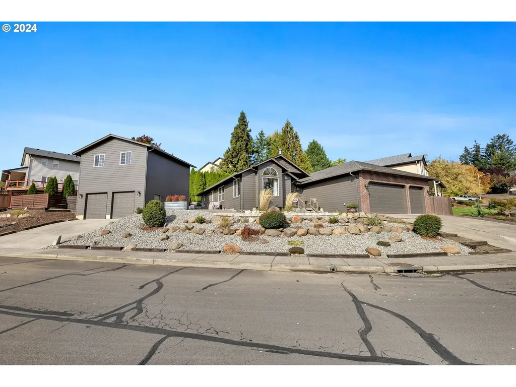 1127 E Pioneer Loop La Center WA 98629