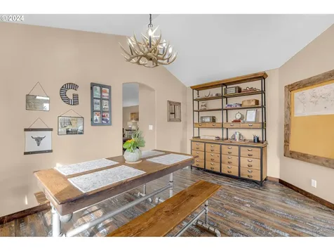 1127 E Pioneer Loop La Center WA 98629