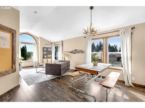 1127 E Pioneer Loop La Center WA 98629