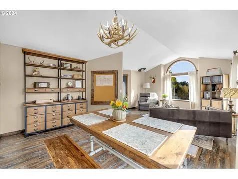 1127 E Pioneer Loop La Center WA 98629