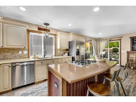 1127 E Pioneer Loop La Center WA 98629