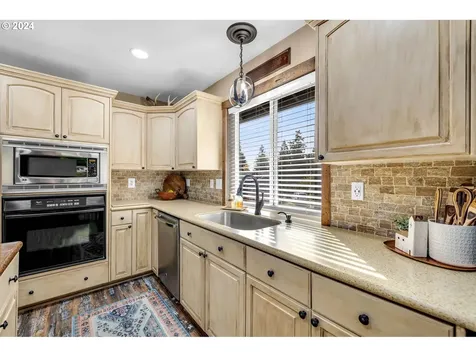 1127 E Pioneer Loop La Center WA 98629