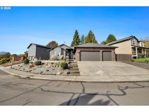 1127 E Pioneer Loop La Center WA 98629