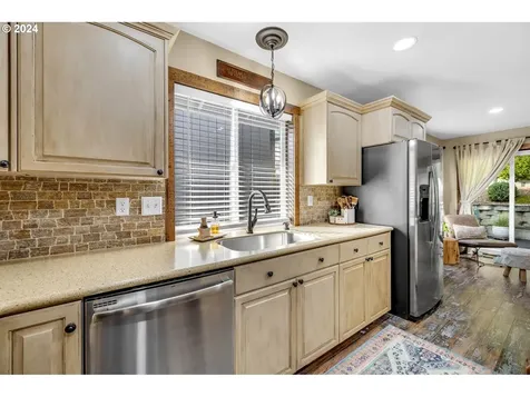 1127 E Pioneer Loop La Center WA 98629