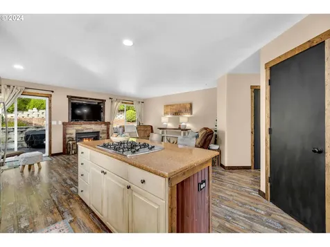 1127 E Pioneer Loop La Center WA 98629