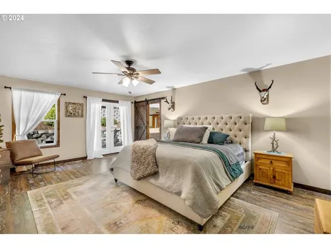 1127 E Pioneer Loop La Center WA 98629