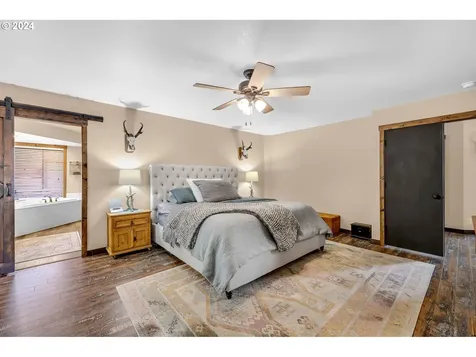 1127 E Pioneer Loop La Center WA 98629