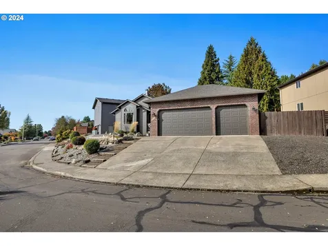 1127 E Pioneer Loop La Center WA 98629