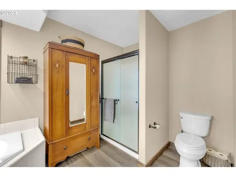 1127 E Pioneer Loop La Center WA 98629