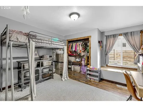 1127 E Pioneer Loop La Center WA 98629