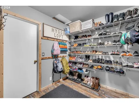 1127 E Pioneer Loop La Center WA 98629