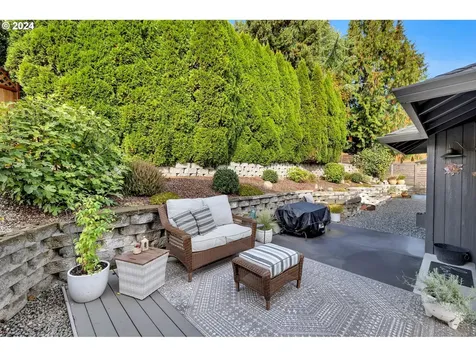 1127 E Pioneer Loop La Center WA 98629