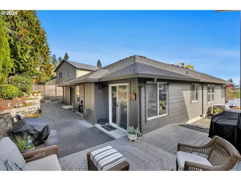 1127 E Pioneer Loop La Center WA 98629