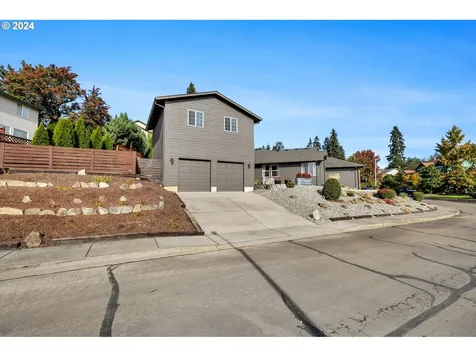 1127 E Pioneer Loop La Center WA 98629