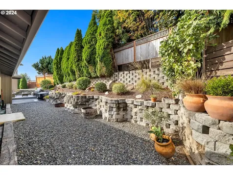 1127 E Pioneer Loop La Center WA 98629