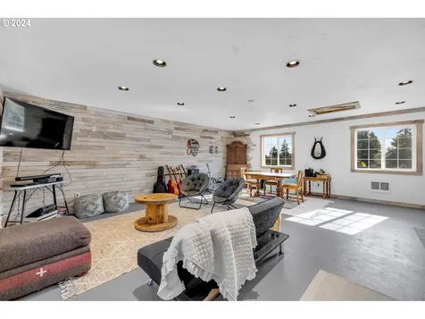 1127 E Pioneer Loop La Center WA 98629