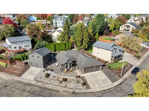 1127 E Pioneer Loop La Center WA 98629