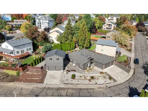 1127 E Pioneer Loop La Center WA 98629