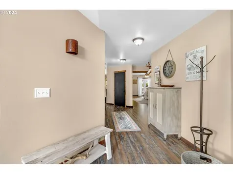 1127 E Pioneer Loop La Center WA 98629
