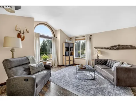 1127 E Pioneer Loop La Center WA 98629