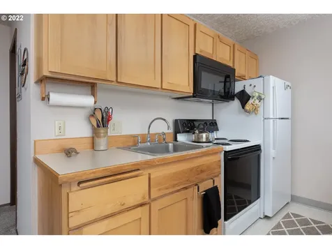 4229 Sw Beach Avenue Lincoln City OR 97367