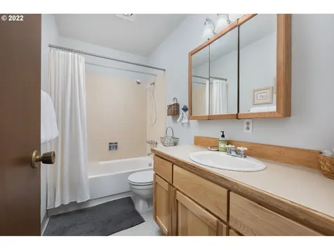 4229 Sw Beach Avenue Lincoln City OR 97367