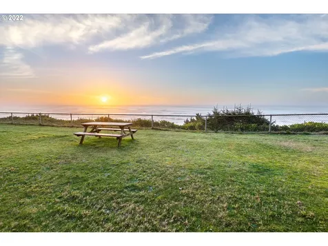 4229 Sw Beach Avenue Lincoln City OR 97367