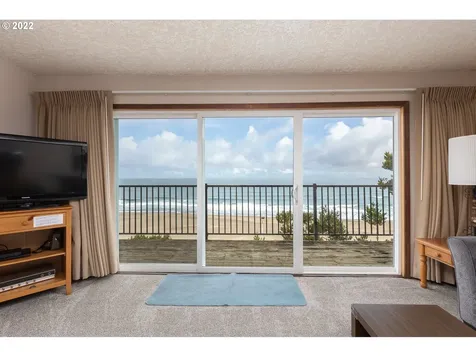 4229 Sw Beach Avenue Lincoln City OR 97367
